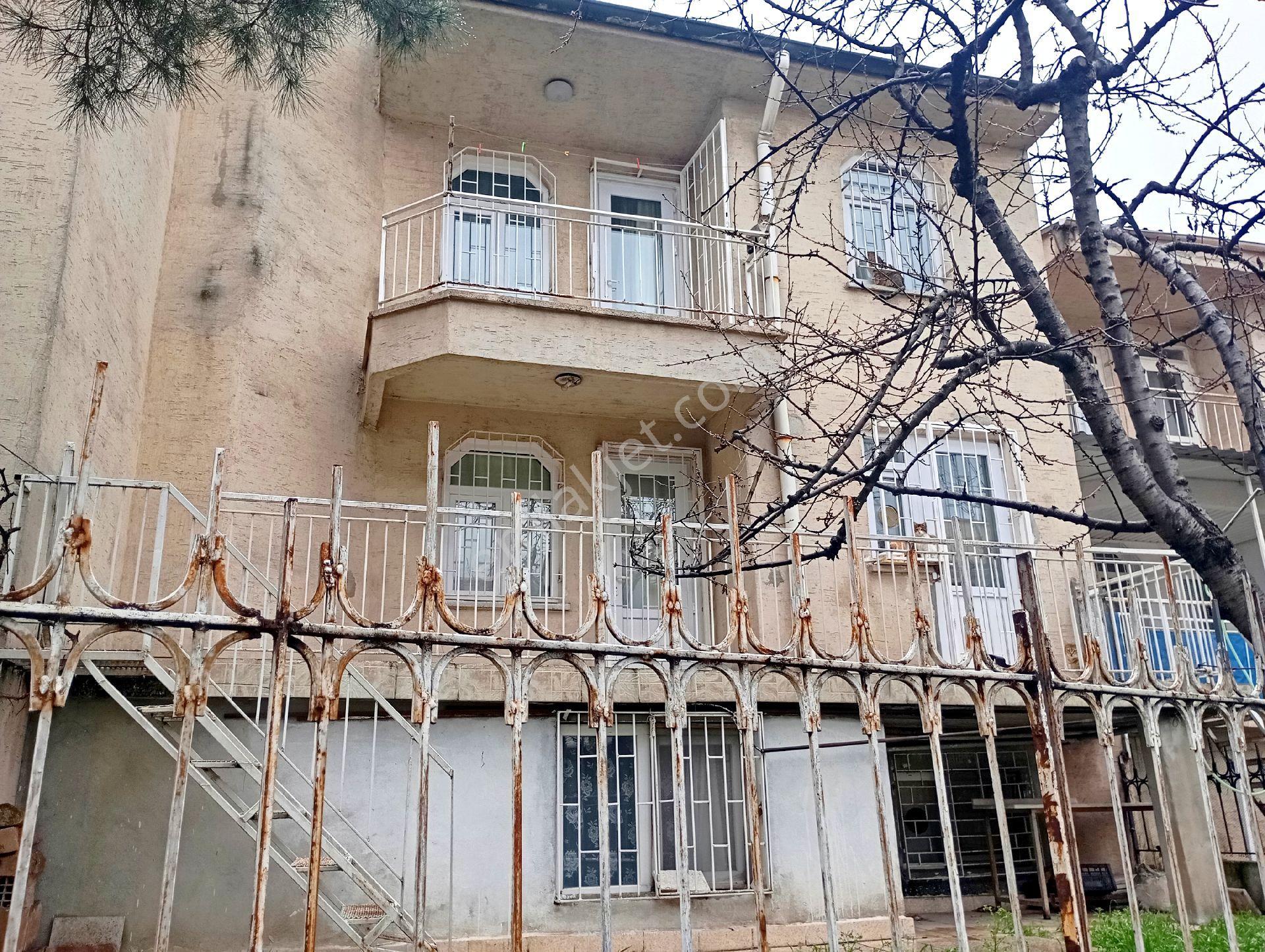 İnönü Mahallesi 60. Yıl Sitesinde Satılık 5+1 Tripleks Villa - Görsel 2