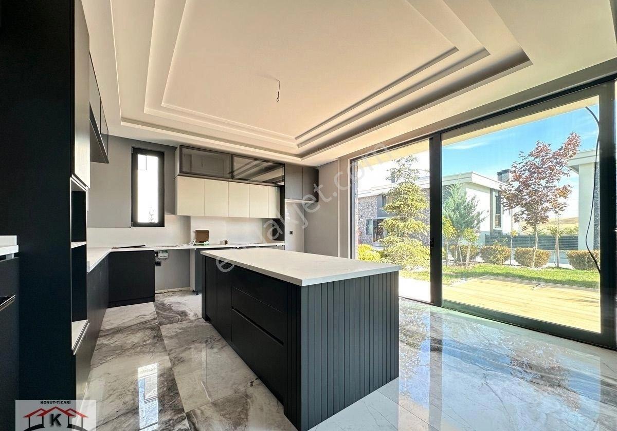 Kuzenler’den 7/24 Güvenlikli Site İçinde Havuzlu Muhteşem Villa - Görsel 9