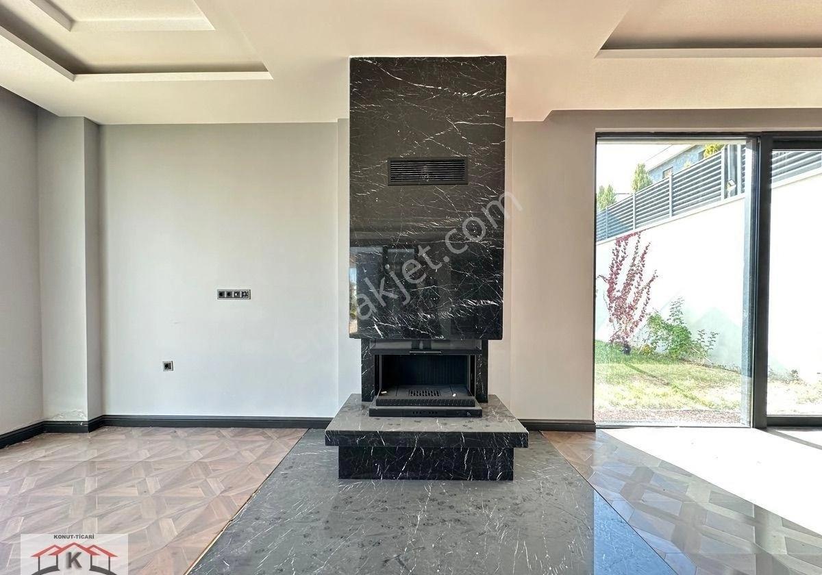 Kuzenler’den 7/24 Güvenlikli Site İçinde Havuzlu Muhteşem Villa - Görsel 5