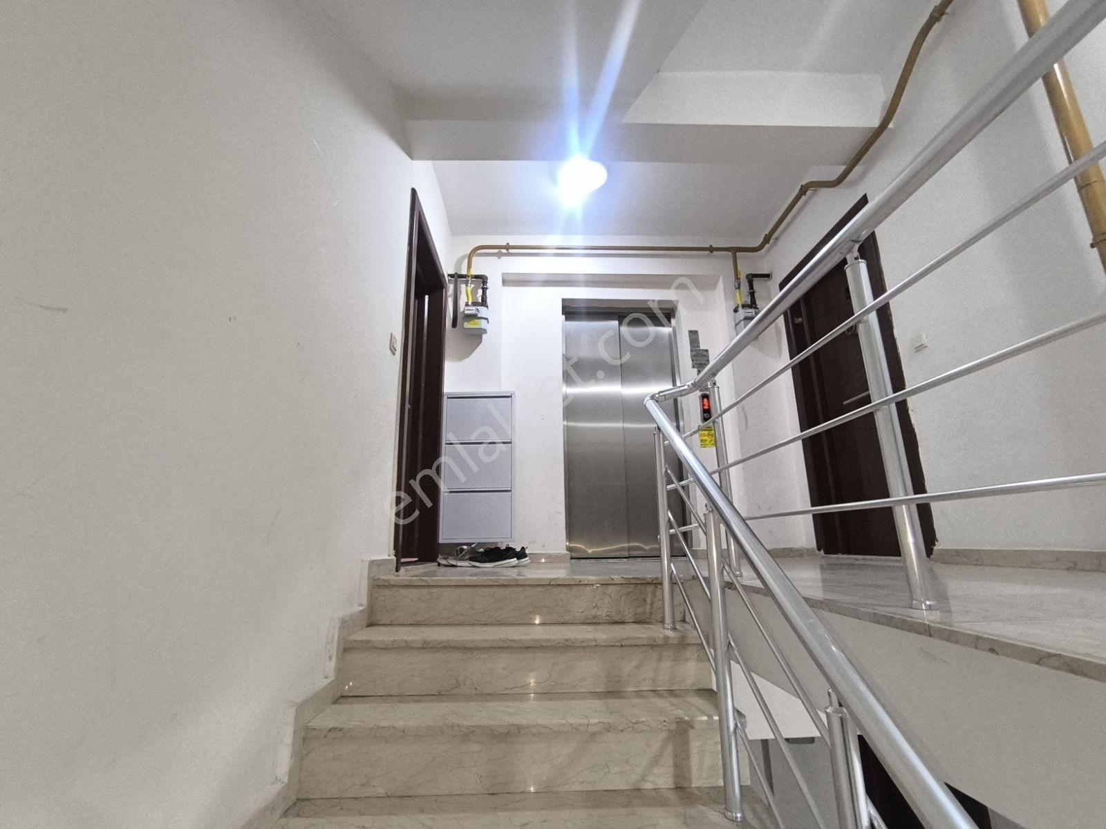 Müstakil Garaj Ebeveyn Banyosu Satılık 3+1 Ara Kat Daire - Görsel 3