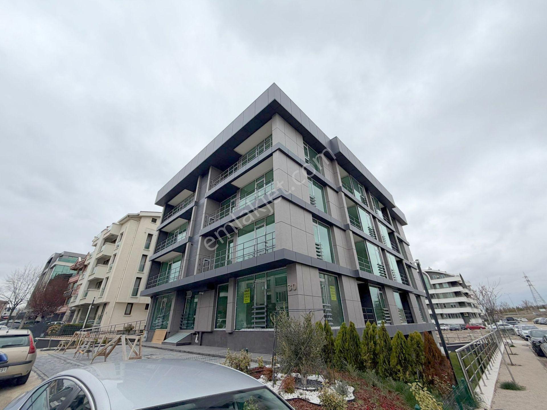 Mustafa Kemal'de Havelsan Yanı 100 M2 Sıfır Köşe Ofis Ön Cephe