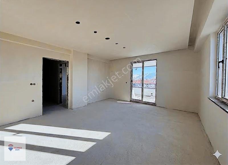 Remax Dem'den Demirkent Mahallesinde Satılık 3+1 Daire - Görsel 3