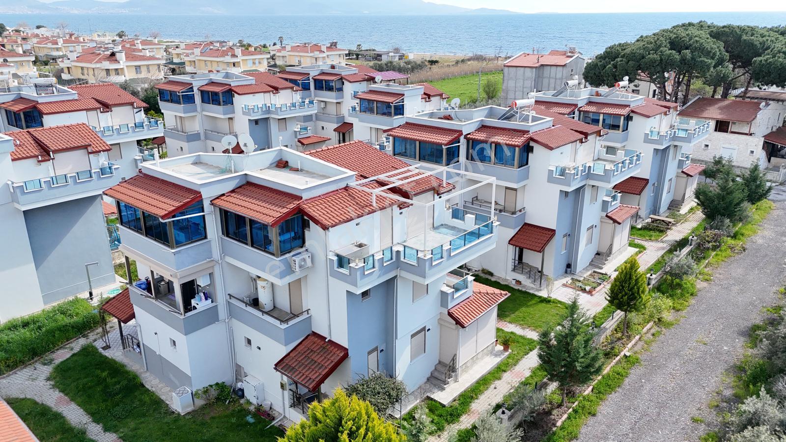 İzmir Dikili Salihleraltında Satılık 3+1 Full Lüks Villa