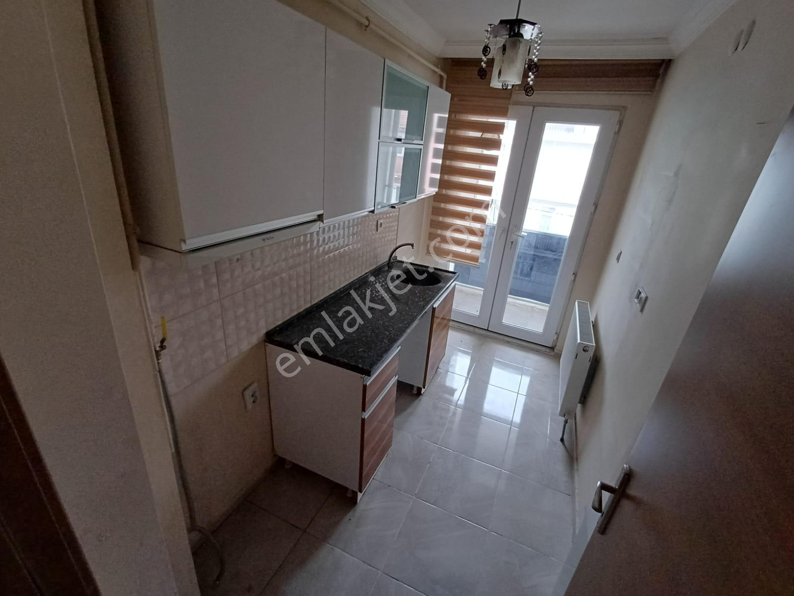Kolçan Emlak'tan Yunus Emre'de Cadde Üzeri Kiralık 2+1 Daire