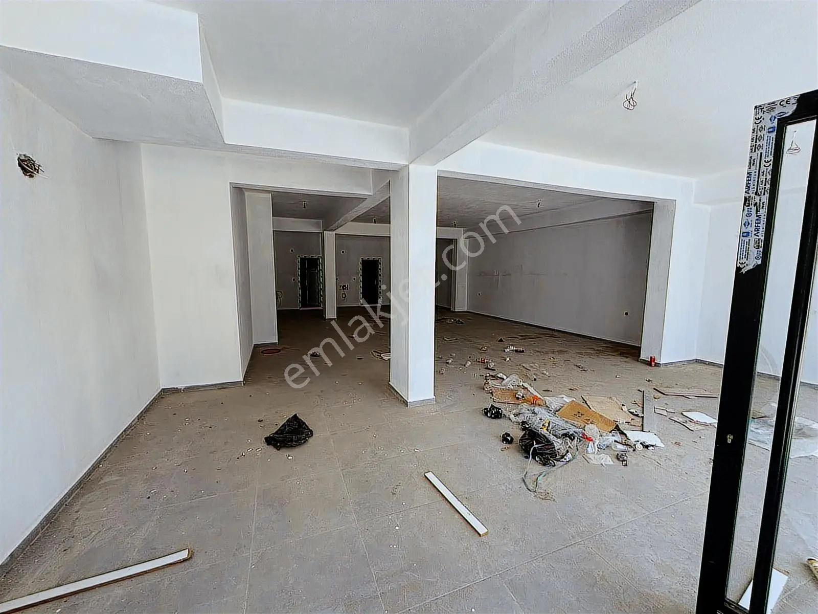 Usta Gayrimenkul'den Kiralık Cadde Üzerinde Sıfır Dükkan - Görsel 2