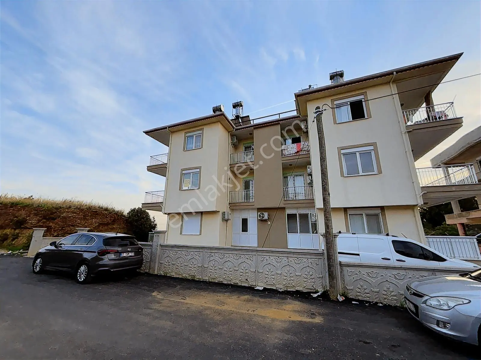 Usta Gayrimenkul'den Satılık Temiz 2+1 Daire