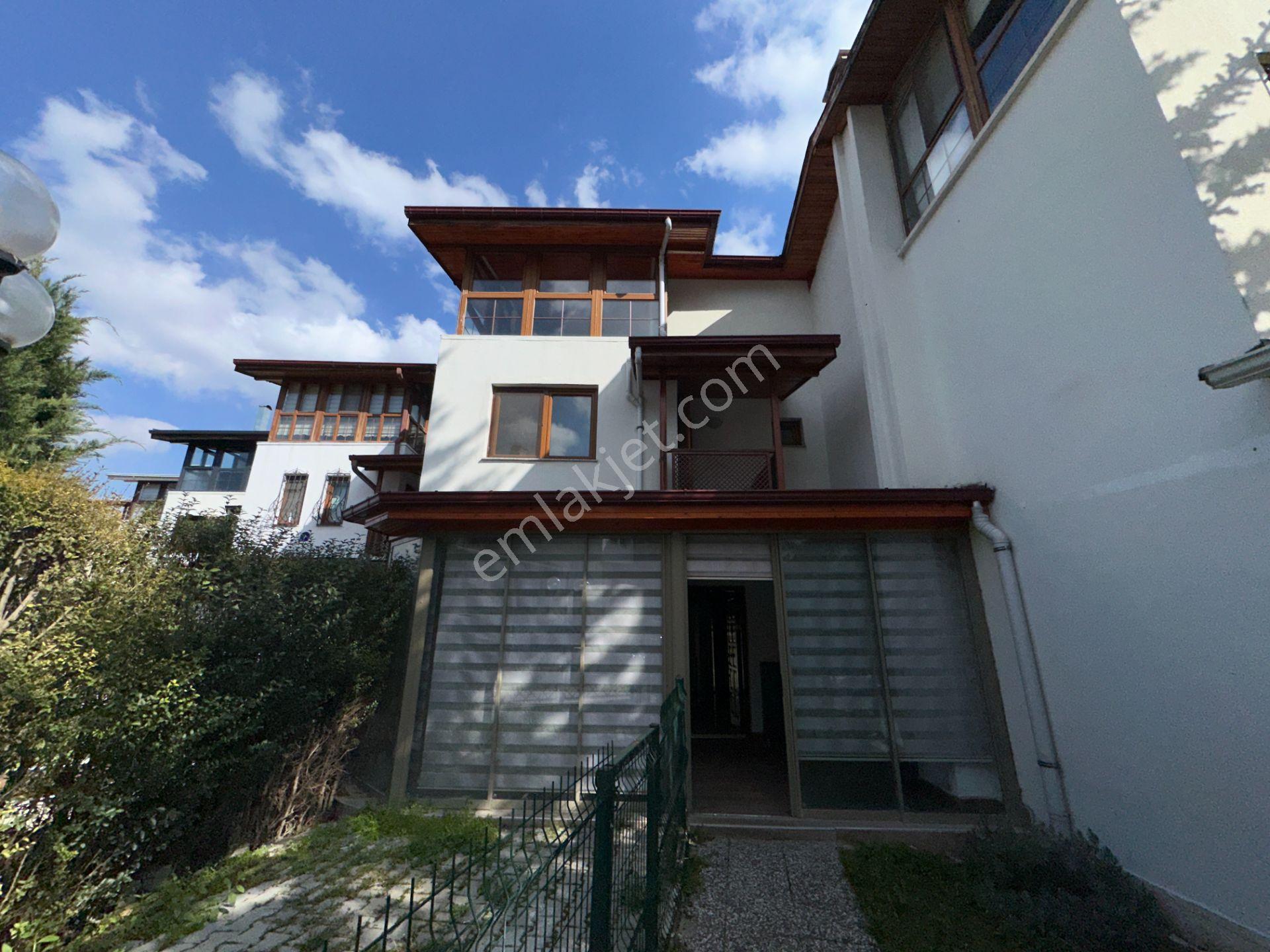 Koru Mah Yeşilkent Sit 5+1 Müstakil Bahçeli 360m2 Villa