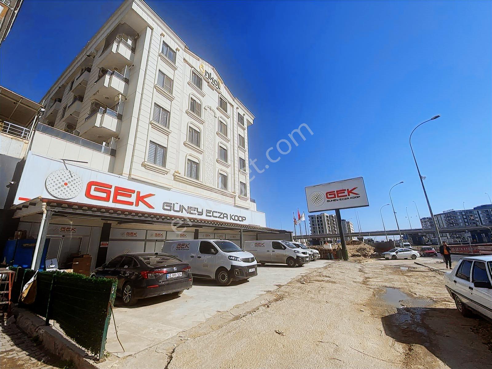 World İlkevim'den Sırrın Cadde Üzerinde Eşyalı 1+1 Kiralık Daire