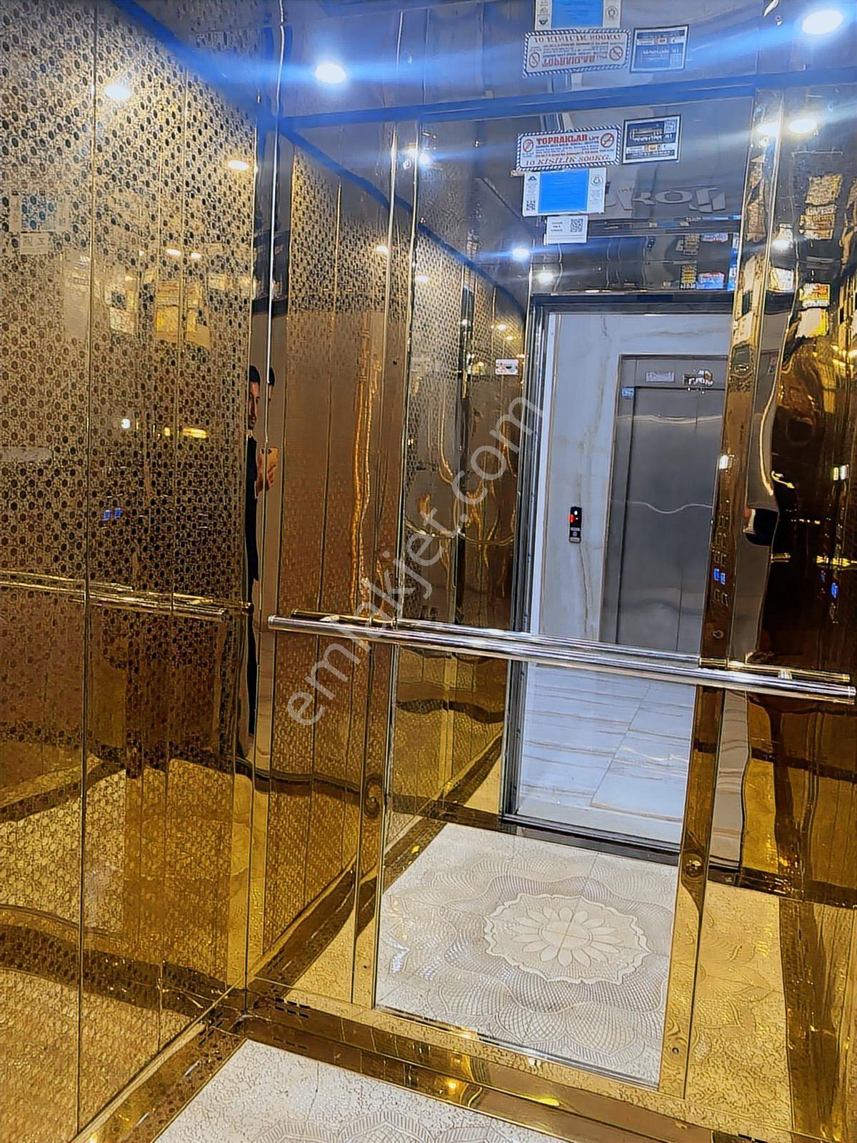 World İlkevim'den Sırrın Cadde Üzerinde Eşyalı 1+1 Kiralık Daire - Görsel 9