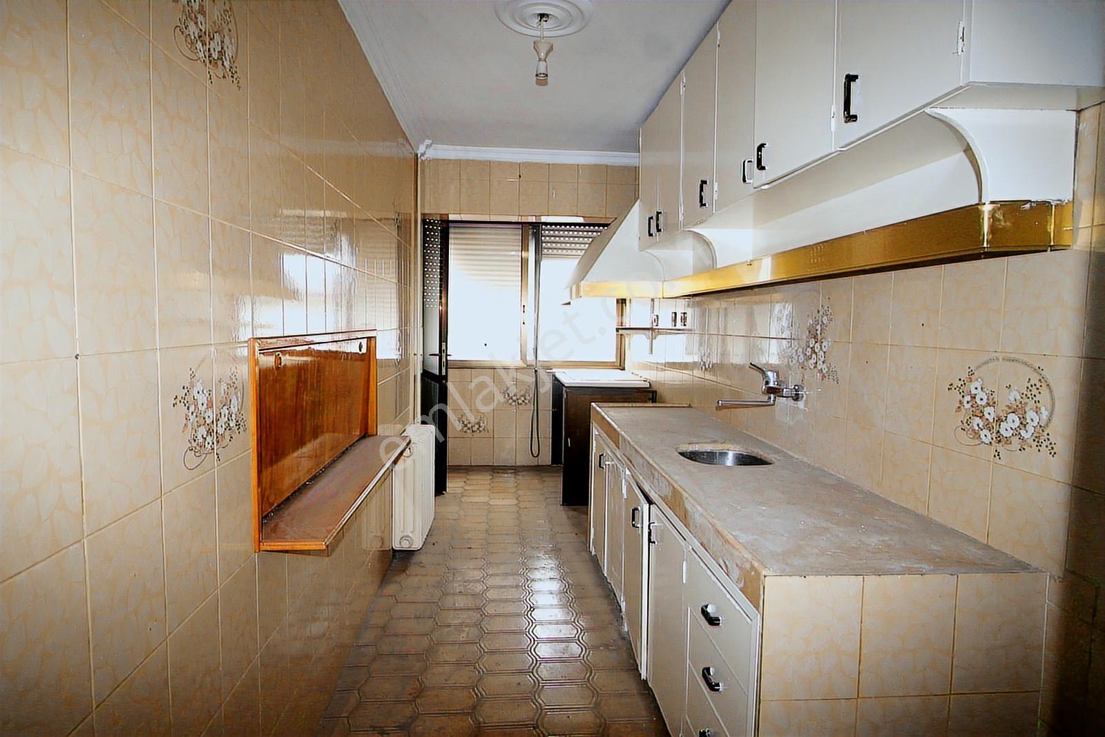 Altıparmak'ta Cadde Üstü Geniş 3+1 Kiralık - Görsel 7