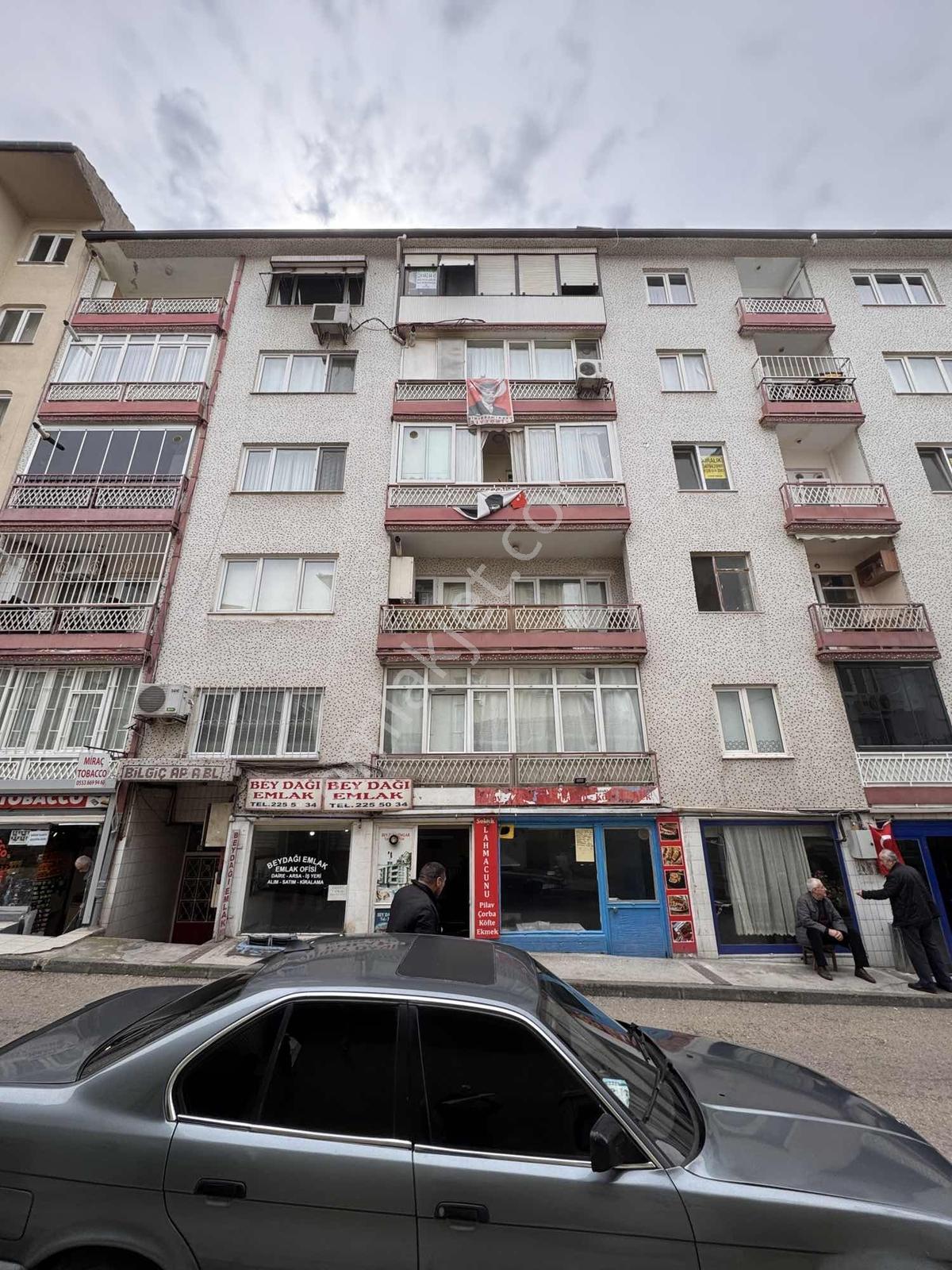 Altıparmak'ta Cadde Üstü Geniş 3+1 Kiralık - Görsel 16