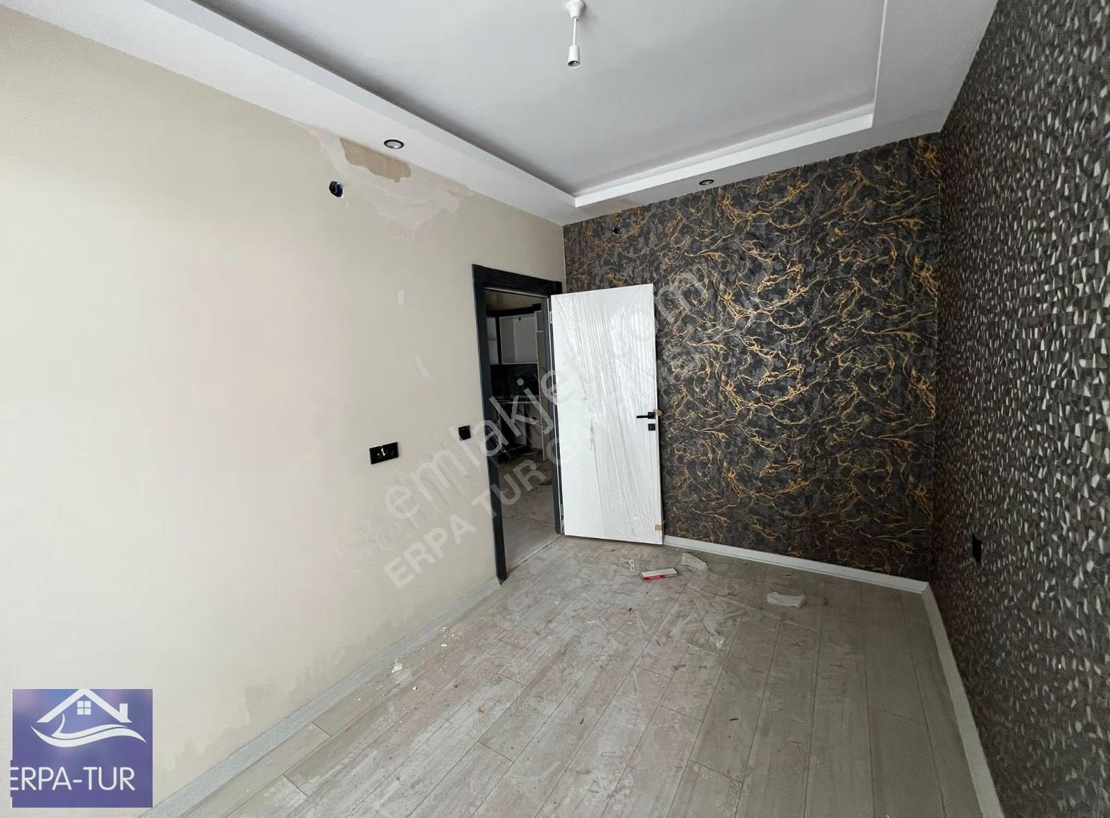Şeyh Şamil Mahallesın'de Teraslı 1+1 Satılık Daire - Görsel 3