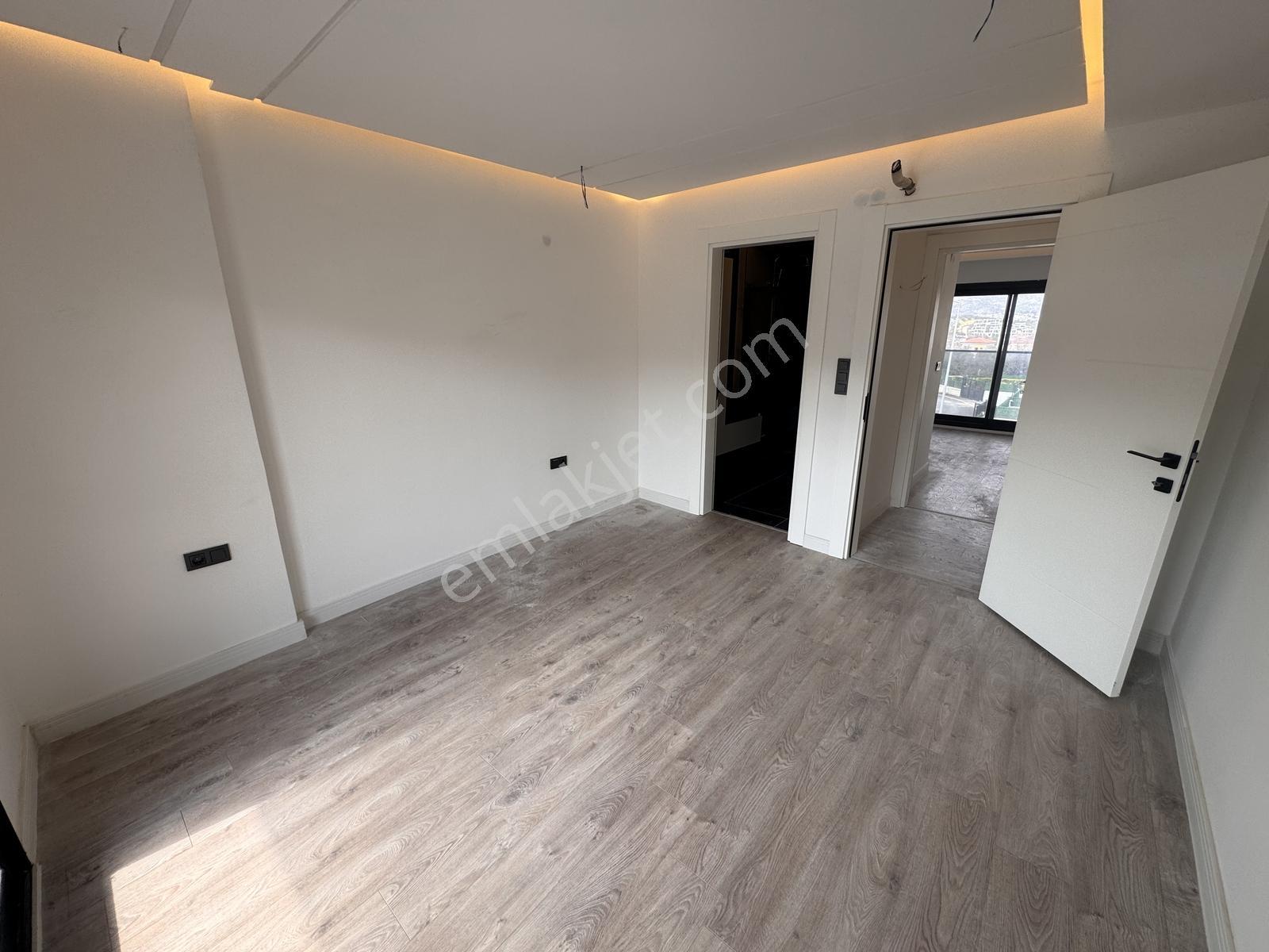 Kuşadası Avm Bölgesinde Satılık 3+1 Sıfır Satılık Villa - Görsel 21