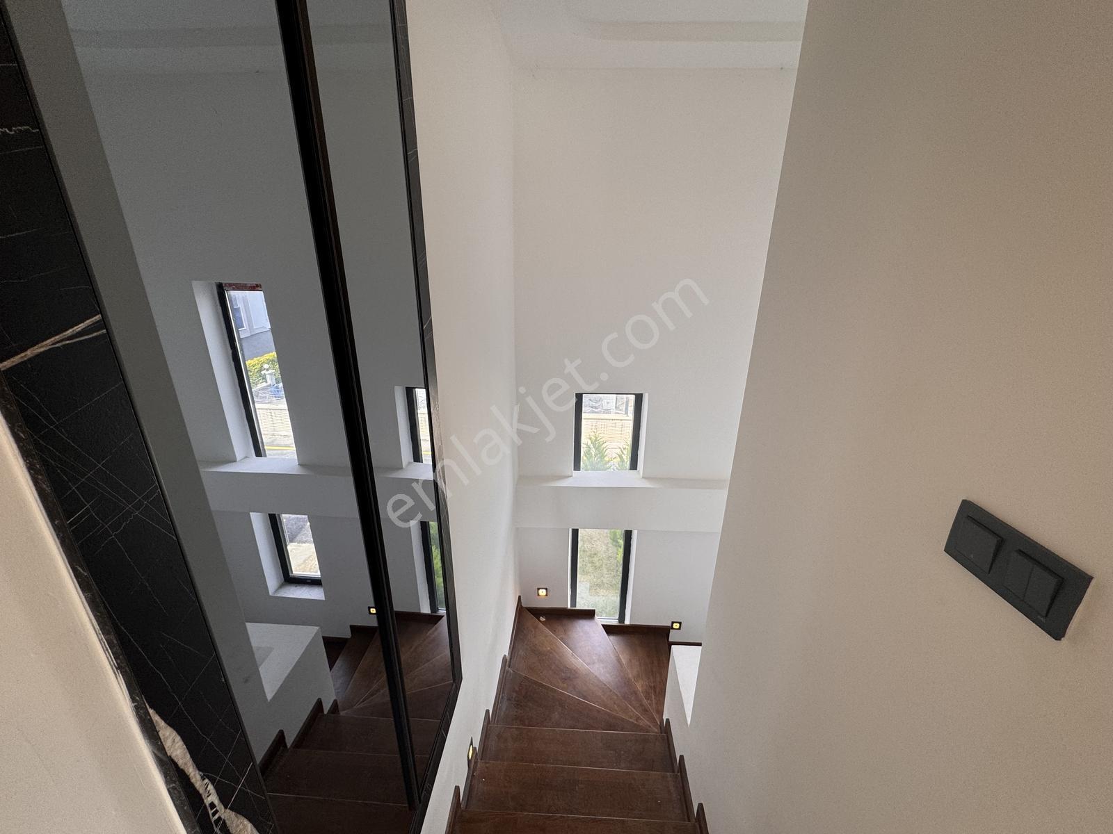 Kuşadası Avm Bölgesinde Satılık 3+1 Sıfır Satılık Villa - Görsel 5