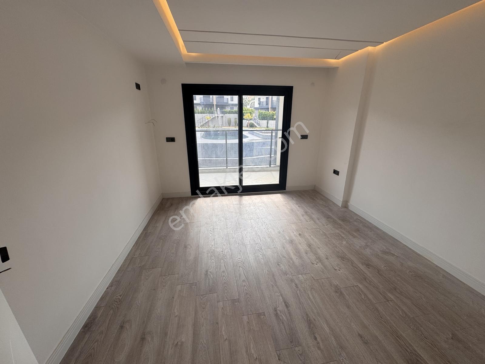 Kuşadası Avm Bölgesinde Satılık 3+1 Sıfır Satılık Villa - Görsel 27