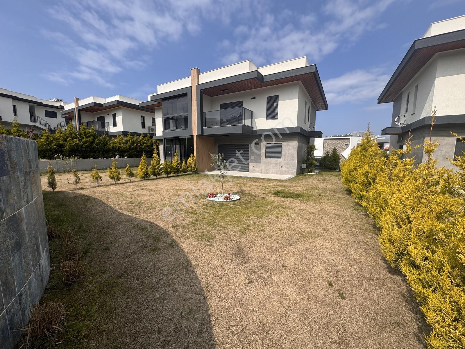 Kuşadası Avm Bölgesinde Satılık 3+1 Sıfır Satılık Villa - Görsel 11