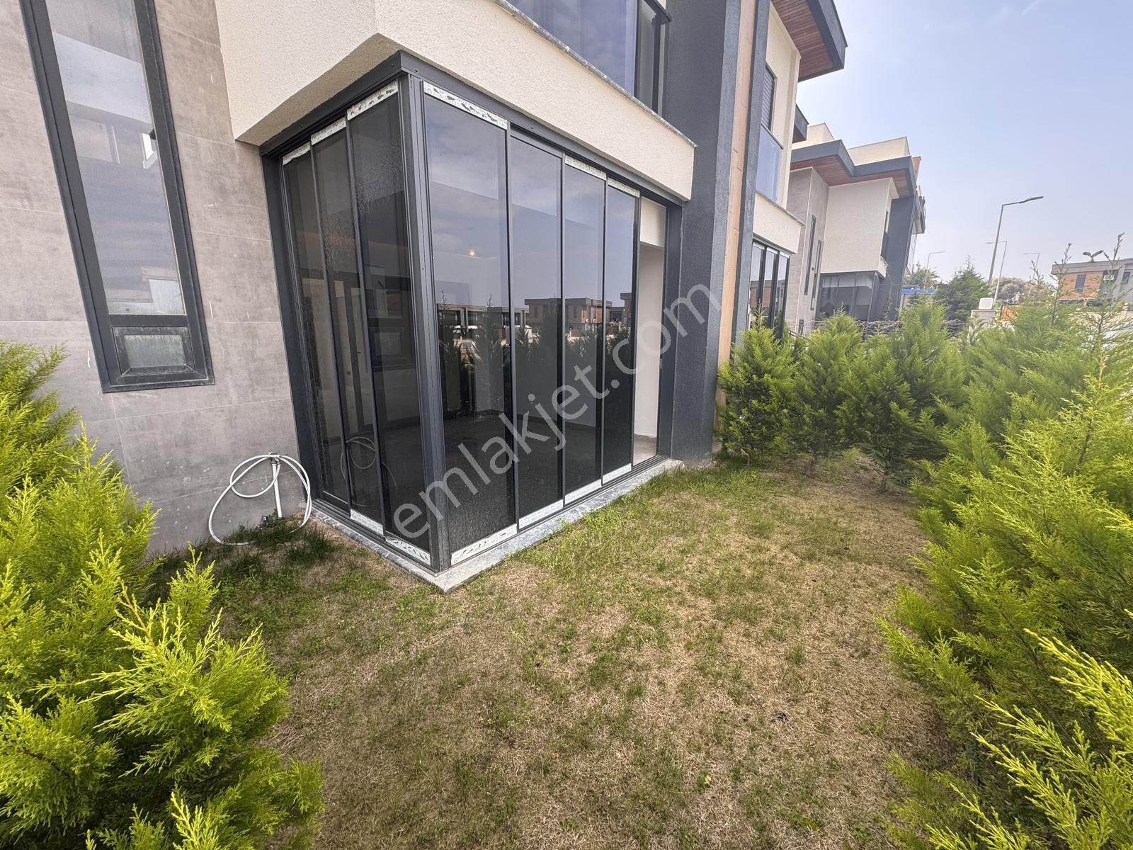 Kuşadası Avm Bölgesinde Satılık 3+1 Sıfır Satılık Villa - Görsel 32