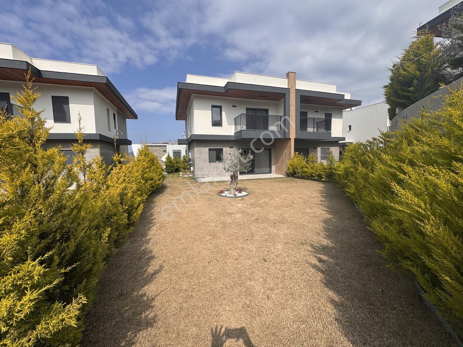 Kuşadası Avm Bölgesinde Satılık 3+1 Sıfır Satılık Villa - Görsel 12