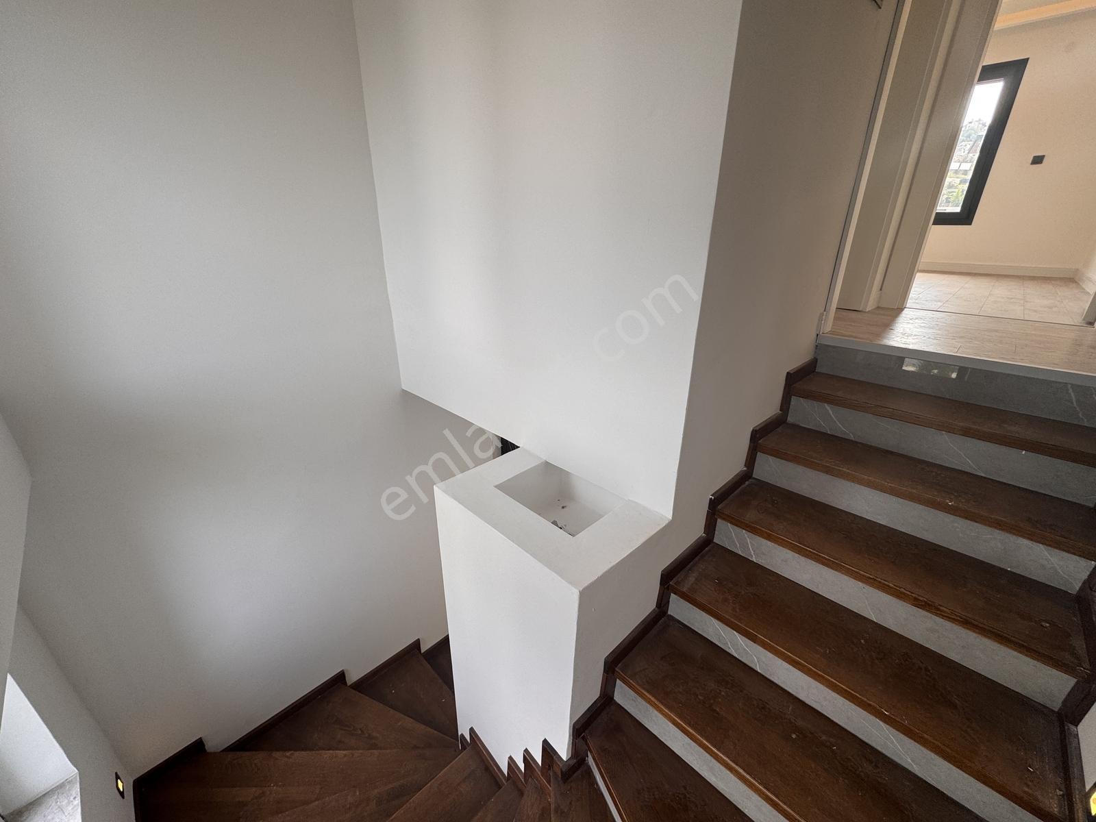 Kuşadası Avm Bölgesinde Satılık 3+1 Sıfır Satılık Villa - Görsel 16