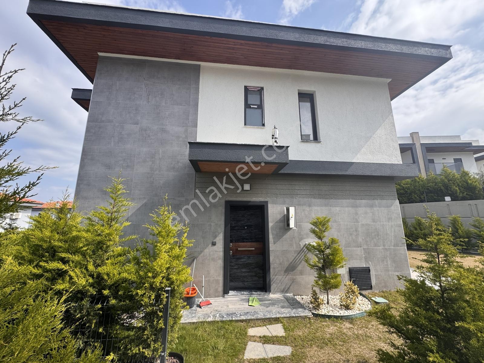 Kuşadası Avm Bölgesinde Satılık 3+1 Sıfır Satılık Villa - Görsel 4