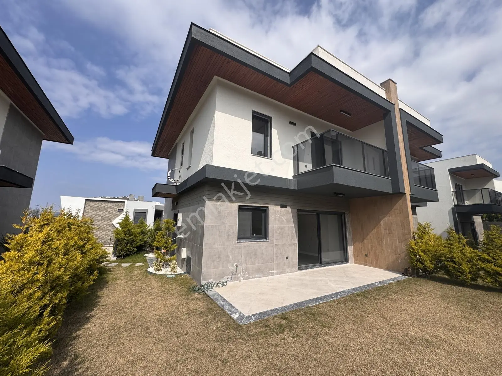 Kuşadası Avm Bölgesinde Satılık 3+1 Sıfır Satılık Villa - Görsel 3