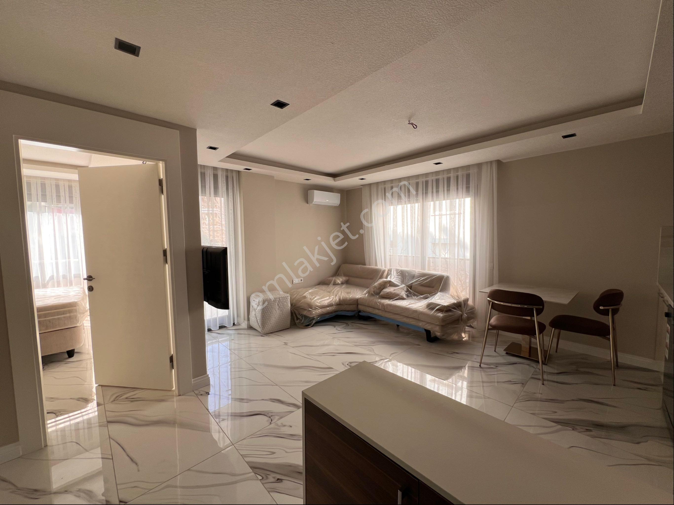 Antalya Konyaaltı Sıfır Bınada Sıfır Eşyalı Katta Çok Genış Salon Ve Odaya Sahıp Fırsat 1 + 1 Daıre