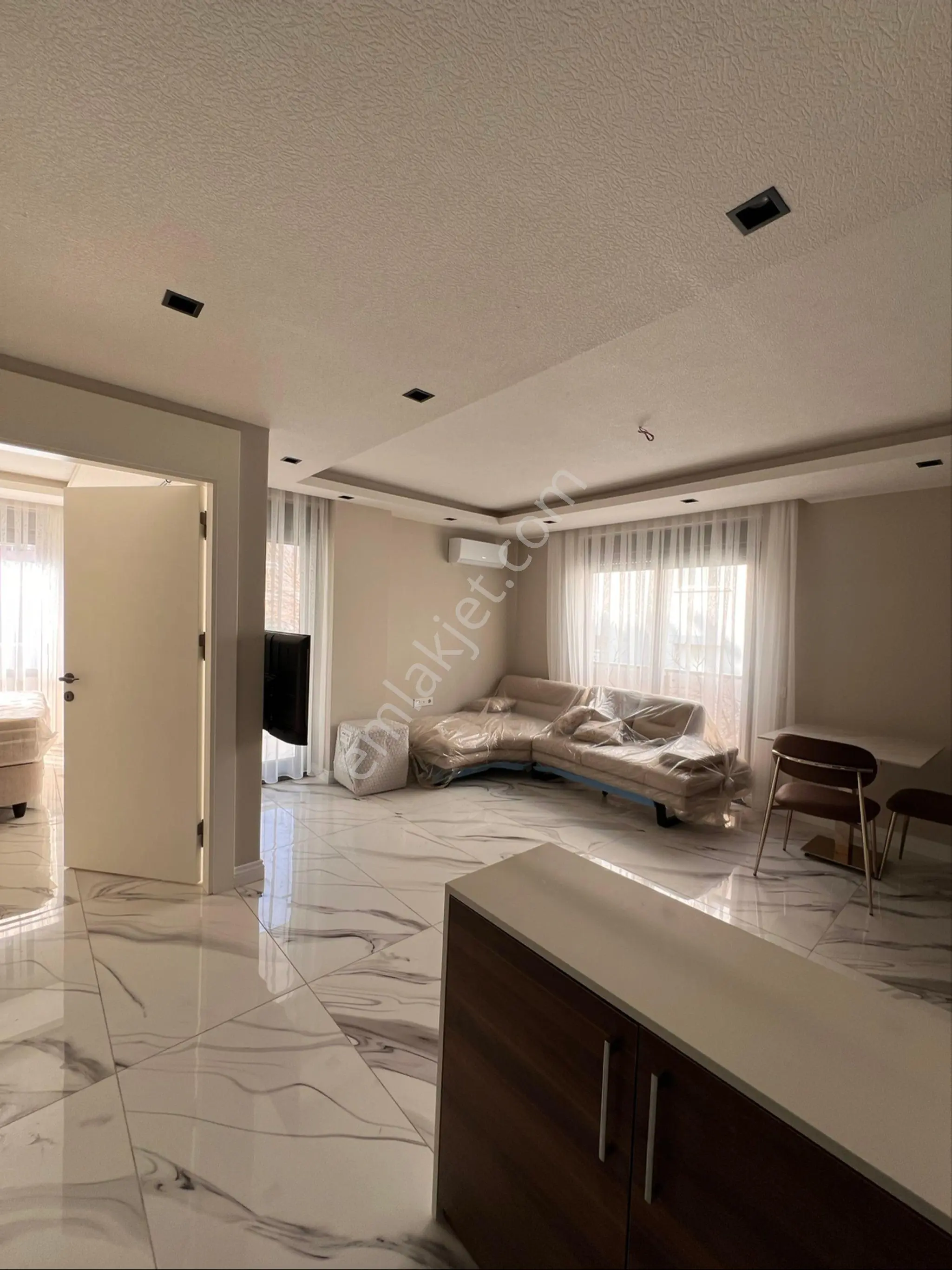 Antalya Konyaaltı Sıfır Bınada Sıfır Eşyalı Katta Çok Genış Salon Ve Odaya Sahıp Fırsat 1 + 1 Daıre - Görsel 4