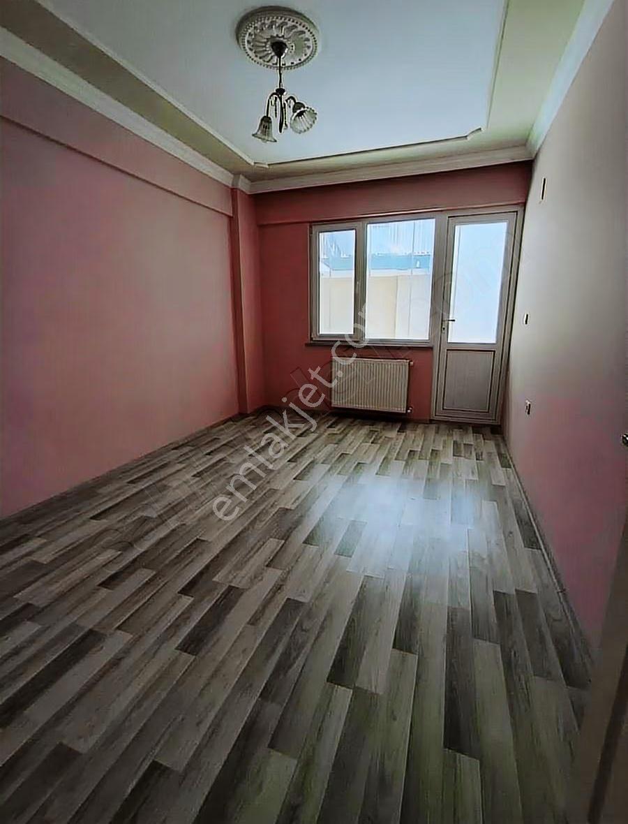 Akçaabat Ortamahalede Kiralık 2+1 Daire - Görsel 2