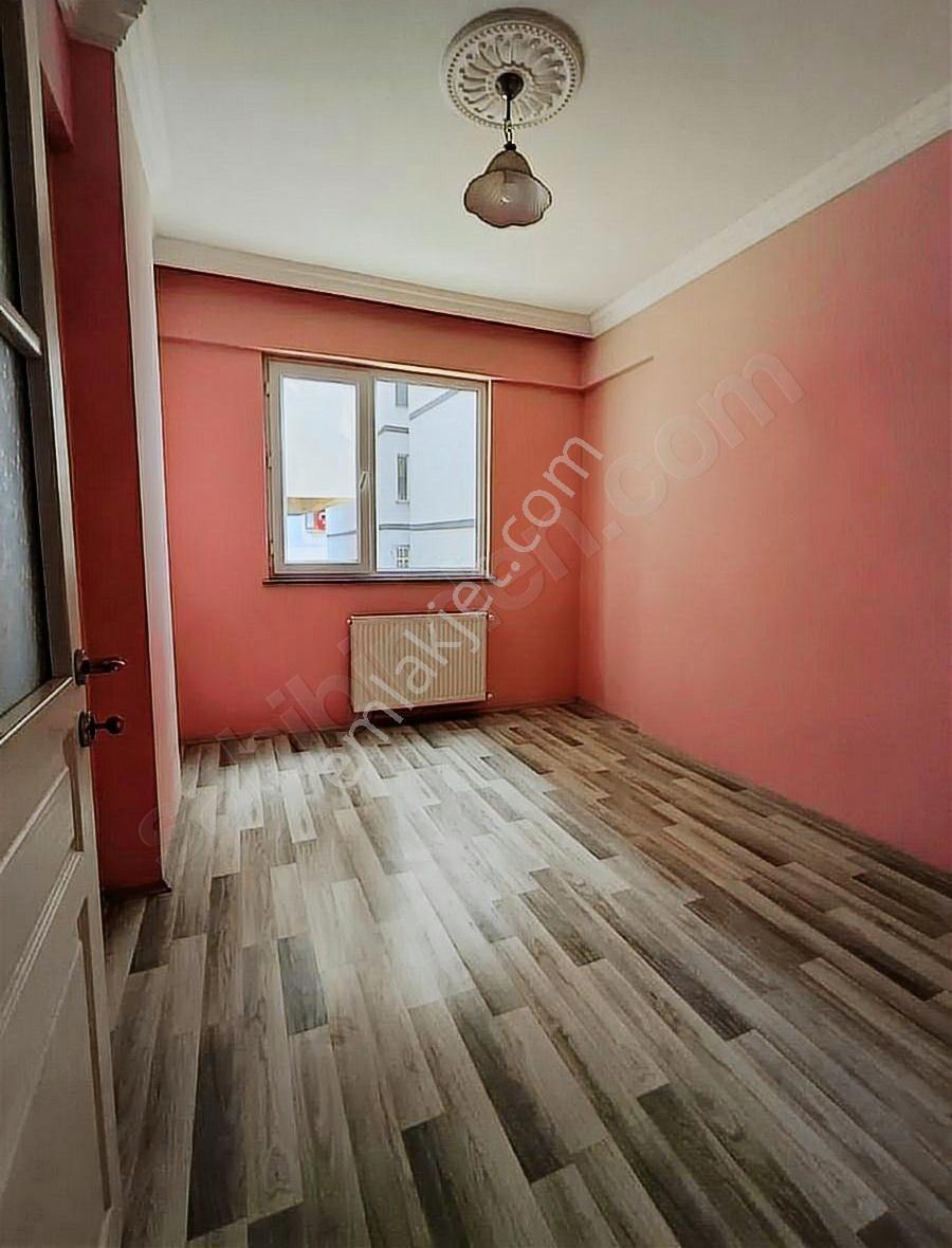 Akçaabat Ortamahalede Kiralık 2+1 Daire - Görsel 9