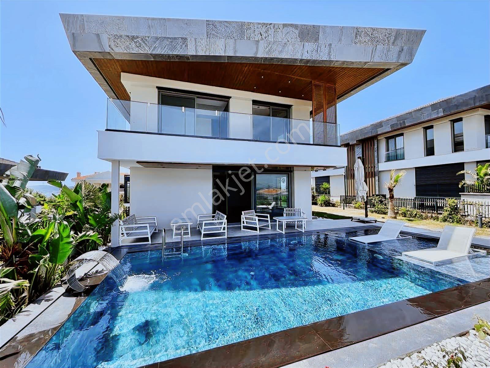 Çeşme Paşalimanında 5+1 Deniz Manzaralı, Havuzlu Satılık Villa - Görsel 2