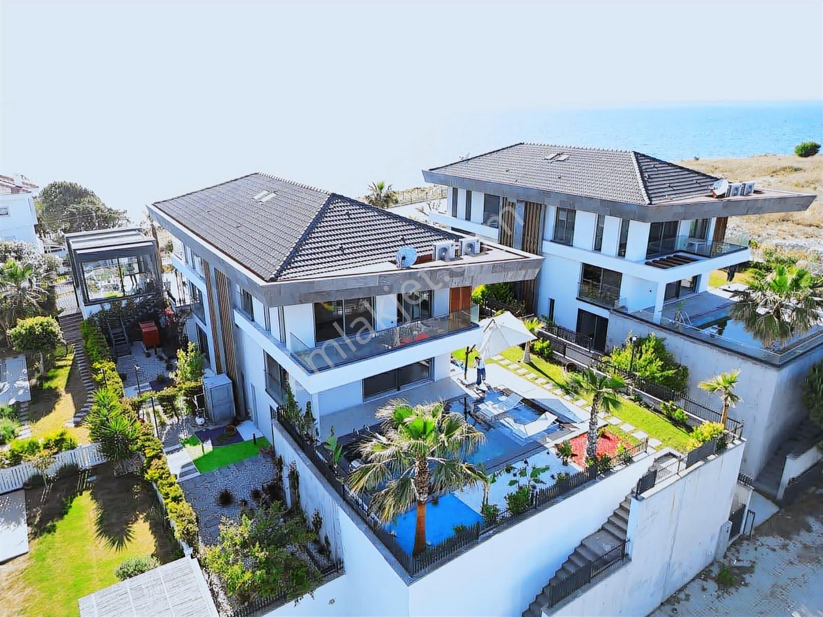 Çeşme Paşalimanında 5+1 Deniz Manzaralı, Havuzlu Satılık Villa