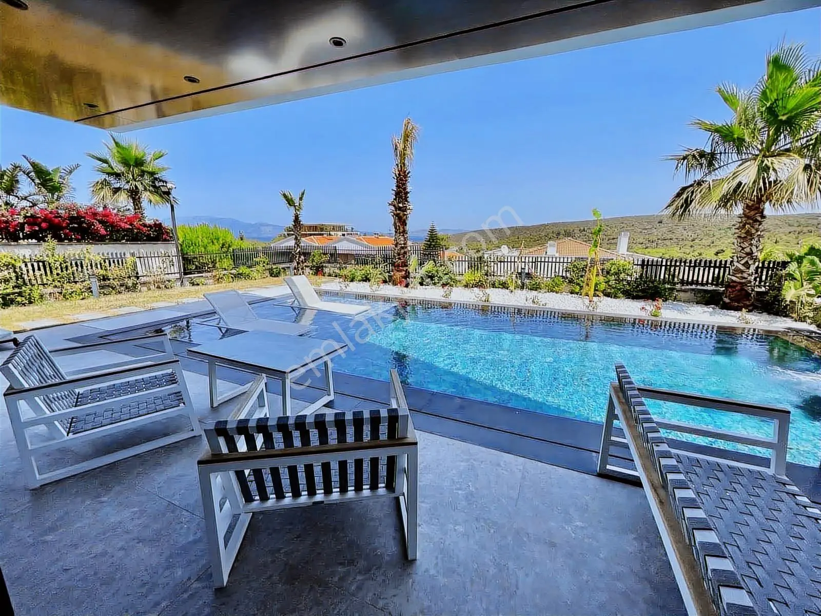 Çeşme Paşalimanında 5+1 Deniz Manzaralı, Havuzlu Satılık Villa - Görsel 3