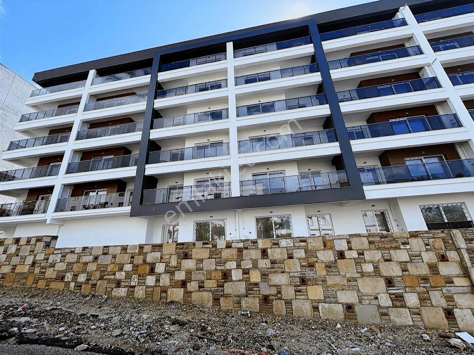 Kuşadası Kadınlar Denizinde Deniz Manzaralı 2+1 Daire - Görsel 2