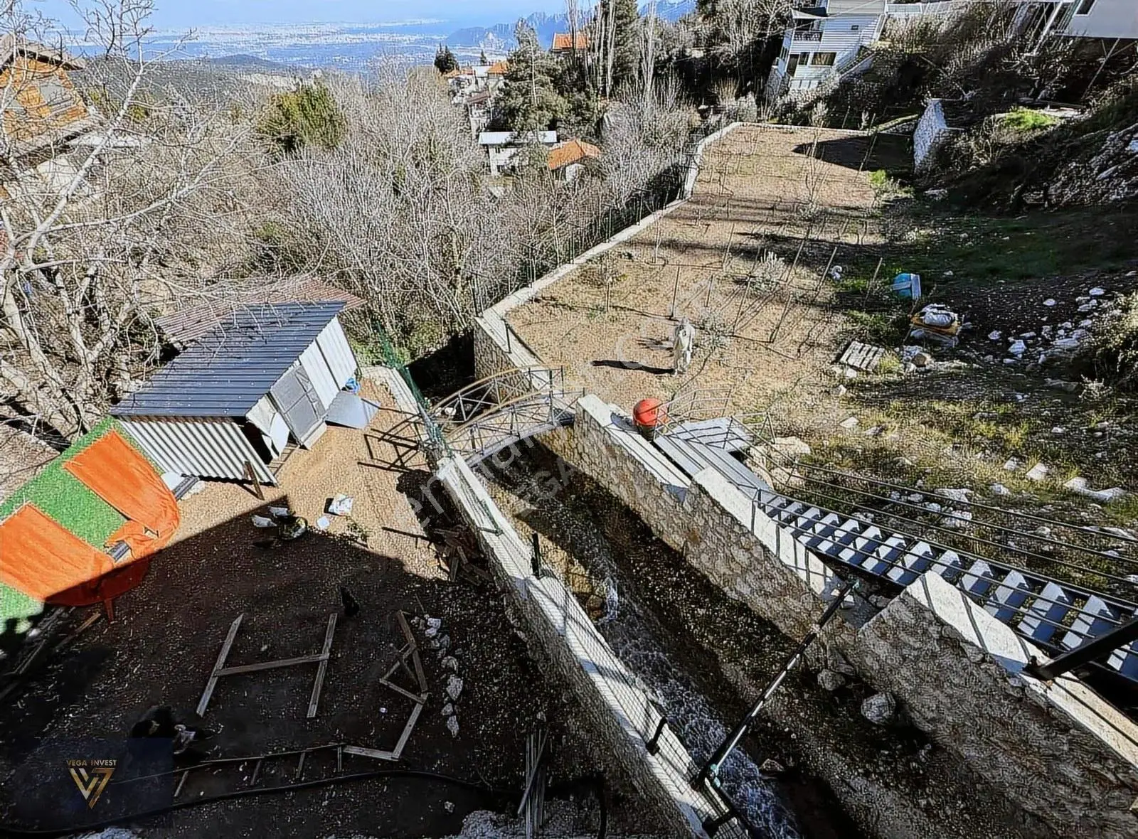 Geyikbayırında Bahçesinden Şelale Akan Antalya Manzaralı Yazlık - Görsel 2