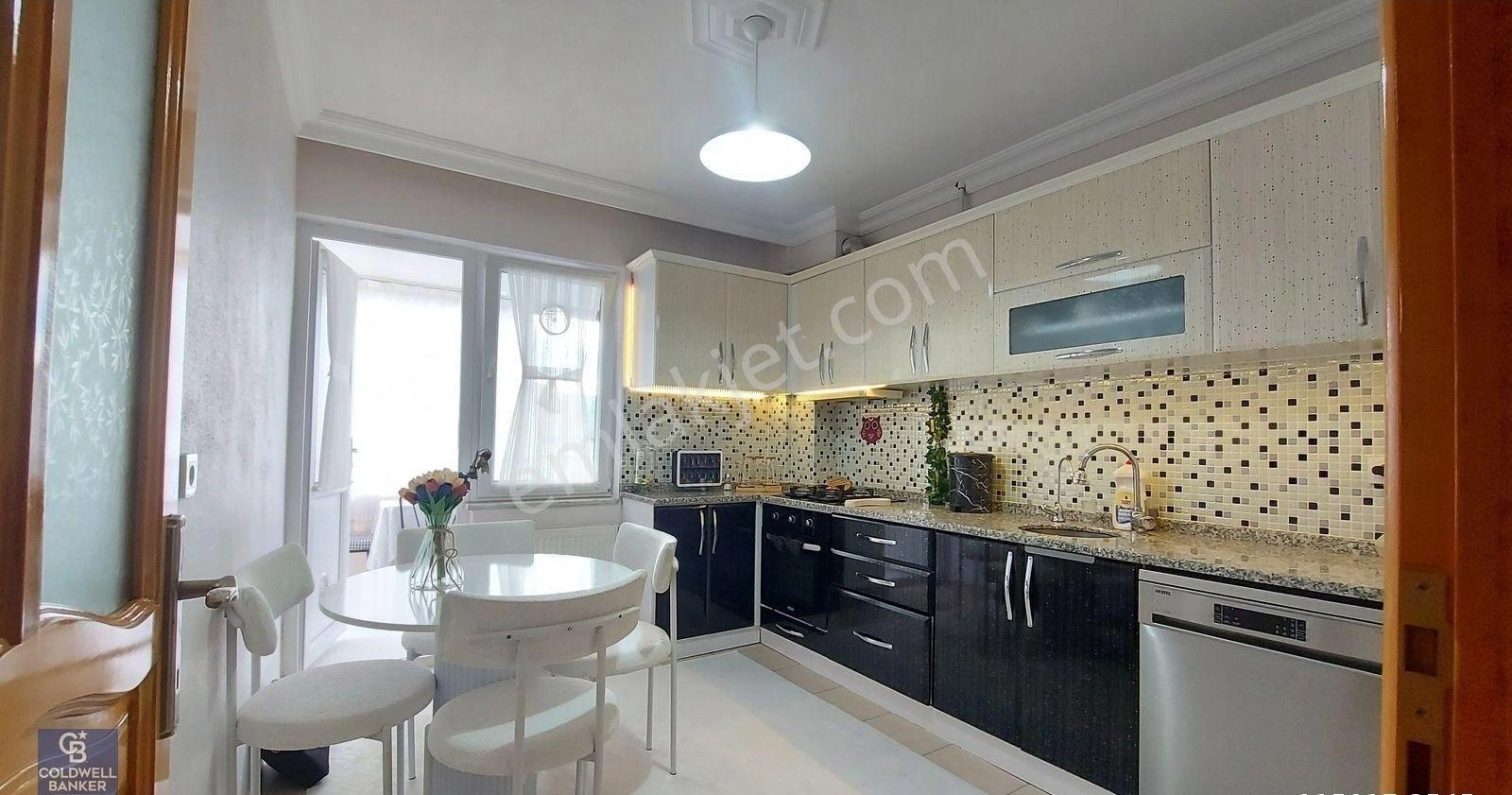 Derince Fatih Sultan Mahallesi Satılık 5+1 Geniş Daire