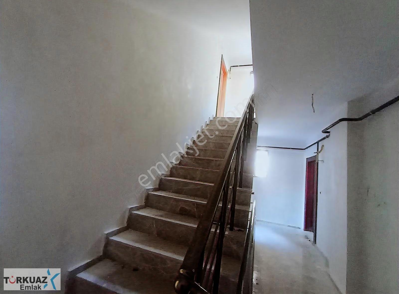 İki Bloklu Butik Sitede 1+1 Ara Kat Lüks Daire - Görsel 9