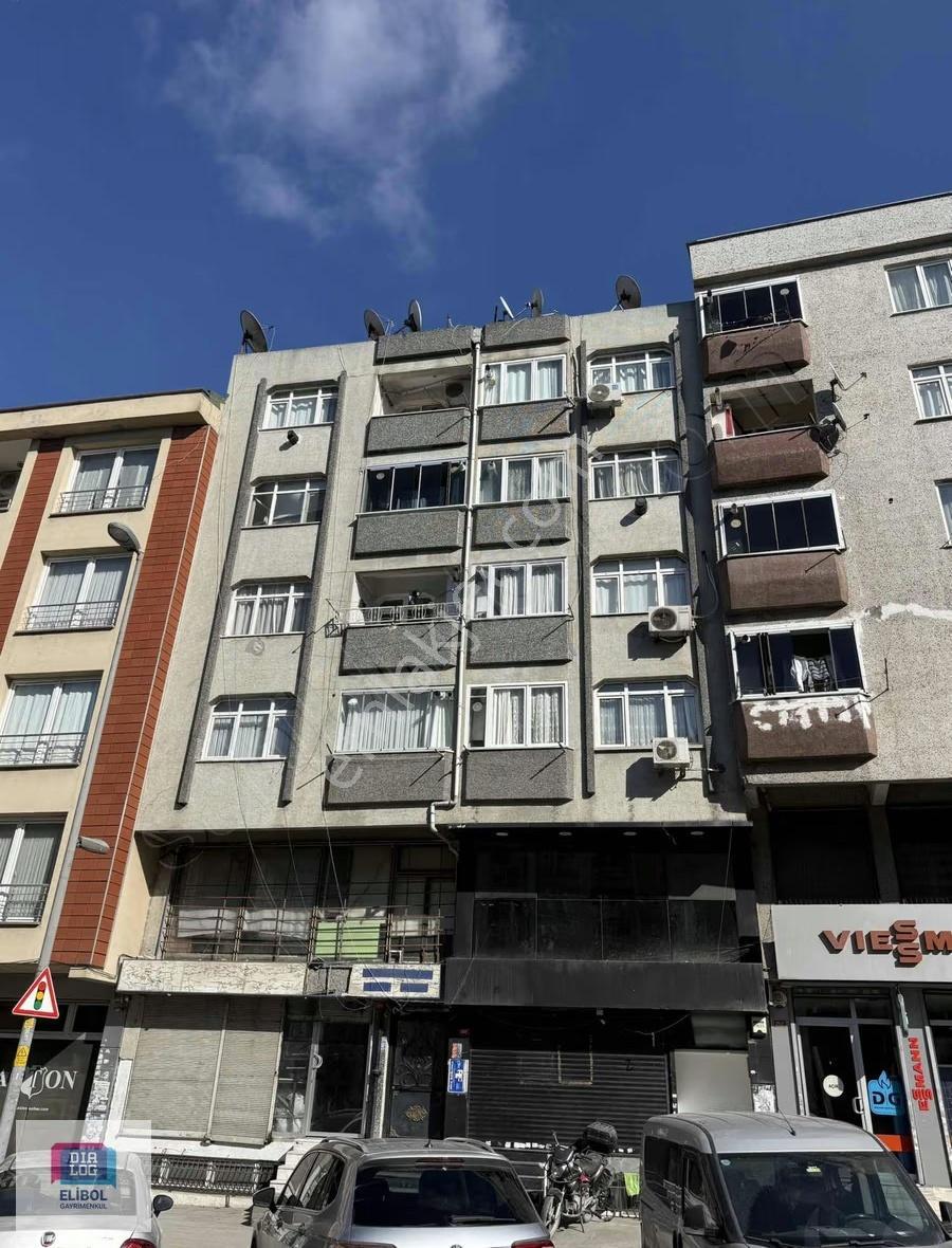 Zeytinburnu Çırpıcı'da Cadde Üzeri Satılık 3+1 Daire