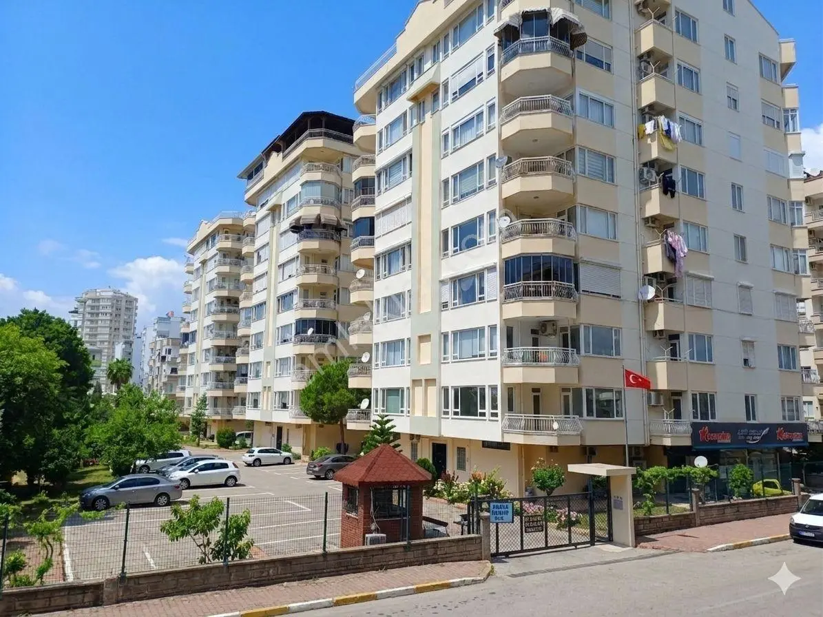 Yeşilbahçede Ev/ofise Uygun Doğalgazlı 330m2 Kiralık 5+1 Dubleks