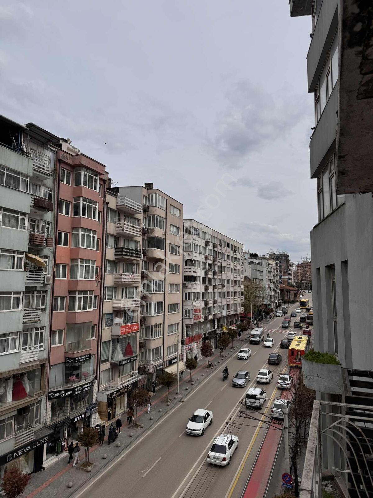 Altıparmak'ta Cadde Üstü Kiralık Mağaza - Görsel 22