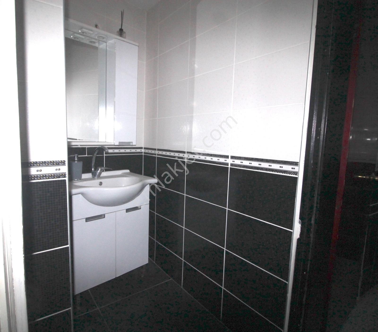 Altıparmak'ta Cadde Üstü Kiralık Mağaza - Görsel 23