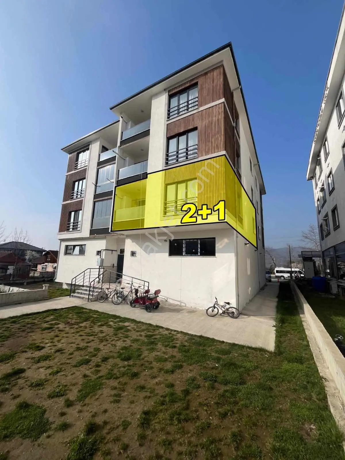 Ruşen Aydın Gayrimenkul'den Kaynaşlı Merkezde Satılık Yeni Daire