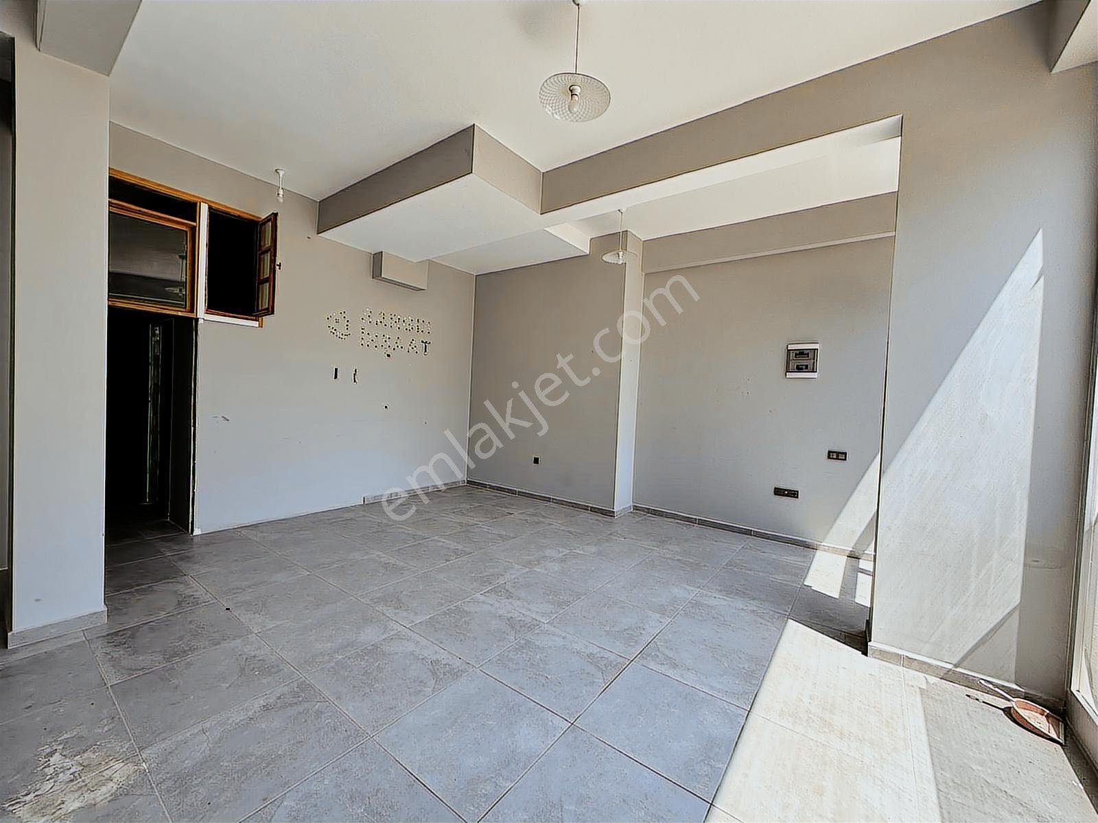 Foça Kazım Dirik Mah. Merkezi Konum Kiralık Dükkan - Görsel 7