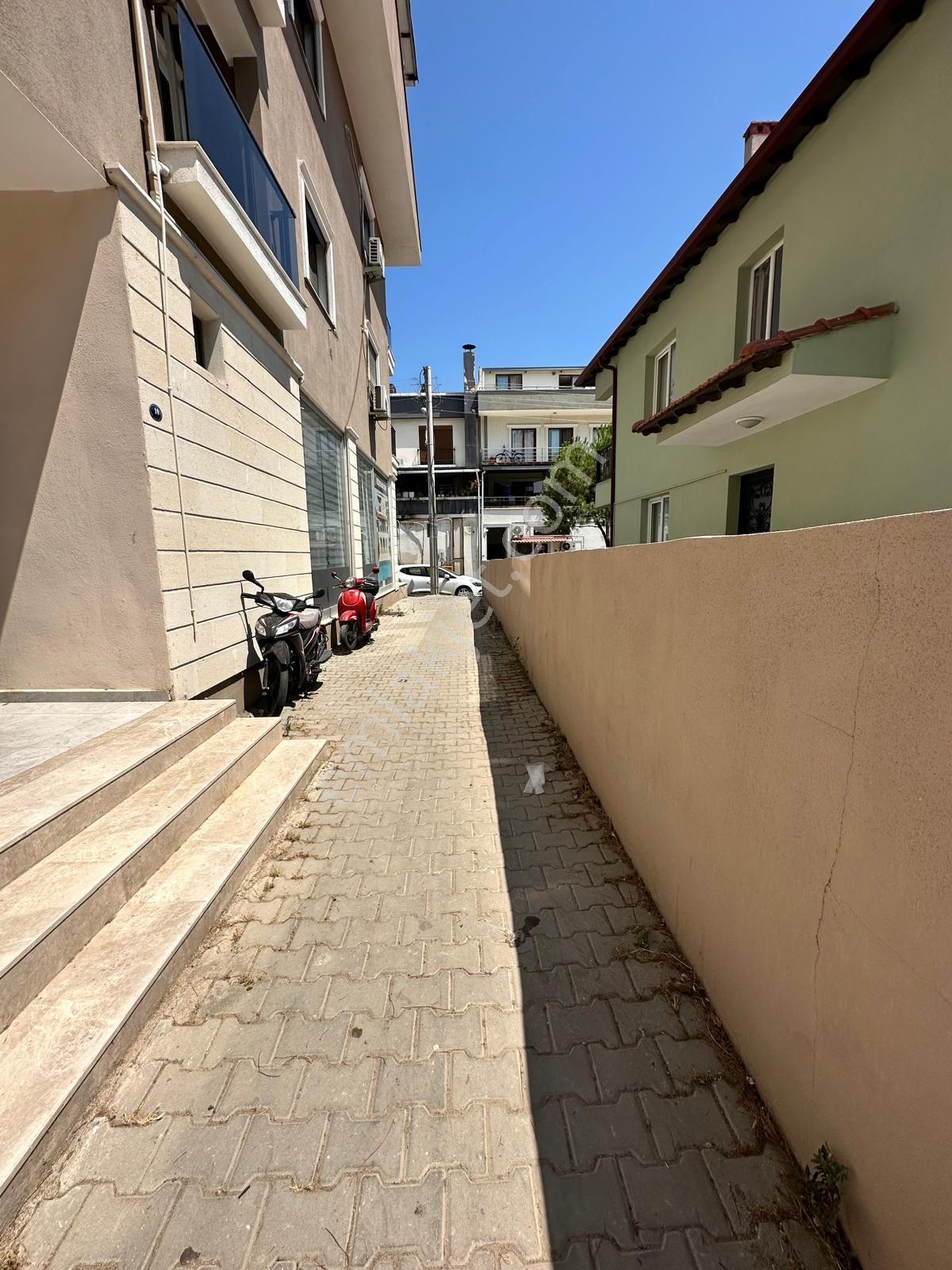 Foça Kazım Dirik Mah. Merkezi Konum Kiralık Dükkan - Görsel 5