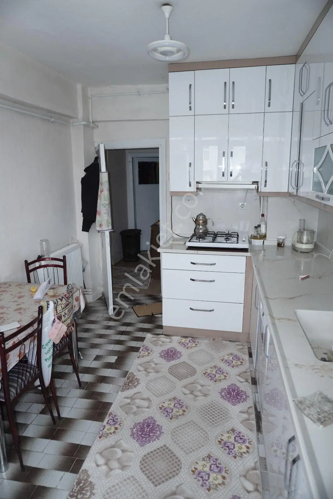 Akçay Emlak'tan Akşehir Stadyum Civarında Bakımlı Satılık 3+1 Daire
