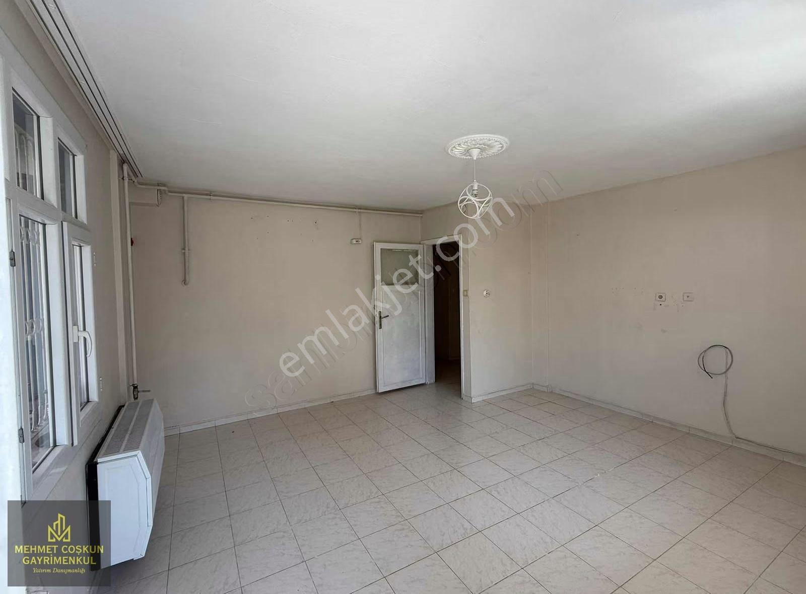 Elifsu Caddesinde Müstakil Doğal Gazlı 2+1 Kiralık Ev - Görsel 2