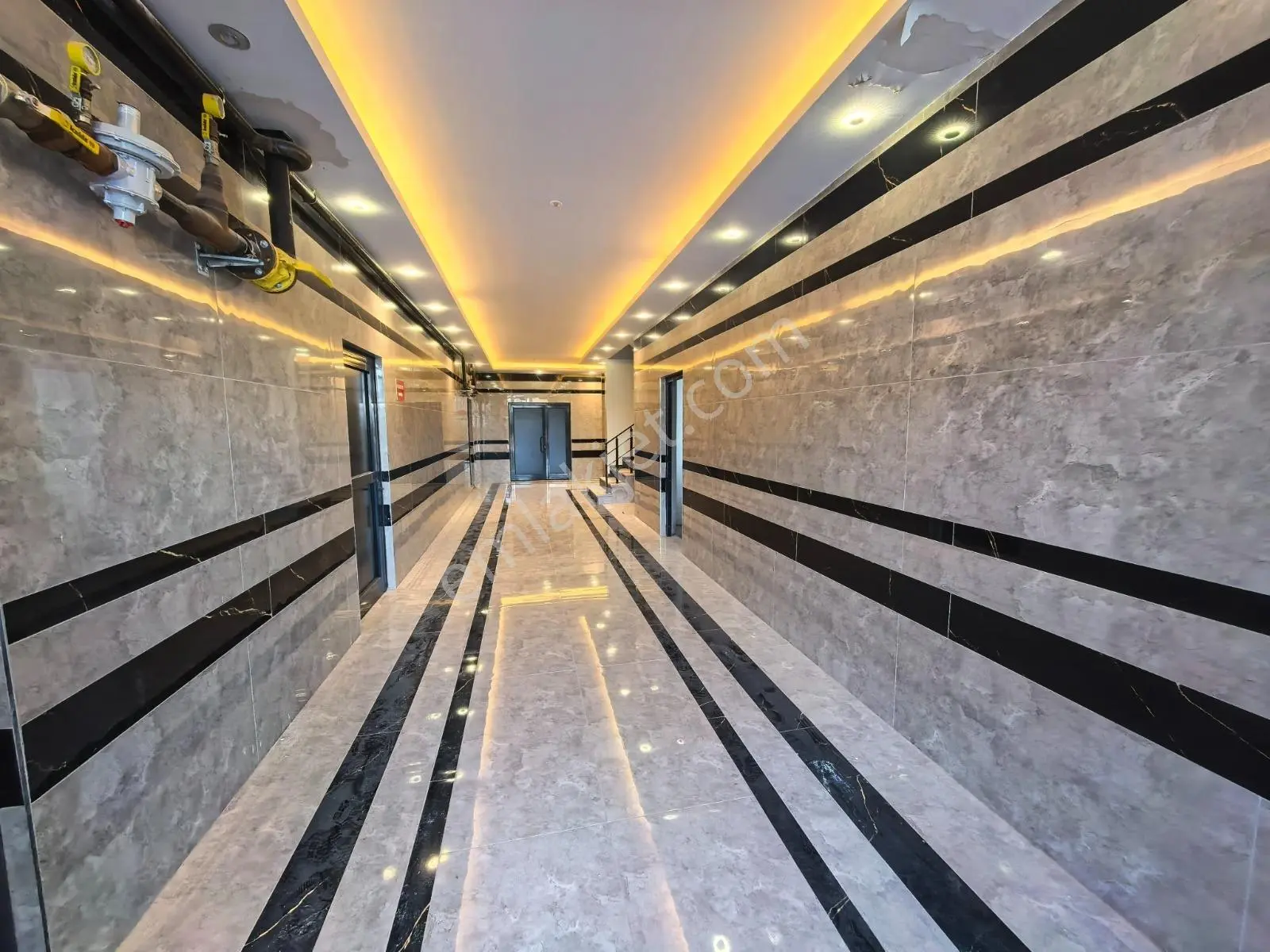 Rızık Gm' Den Belediye Civarı Kiralık Geniş 2+0 Ofis - Görsel 2