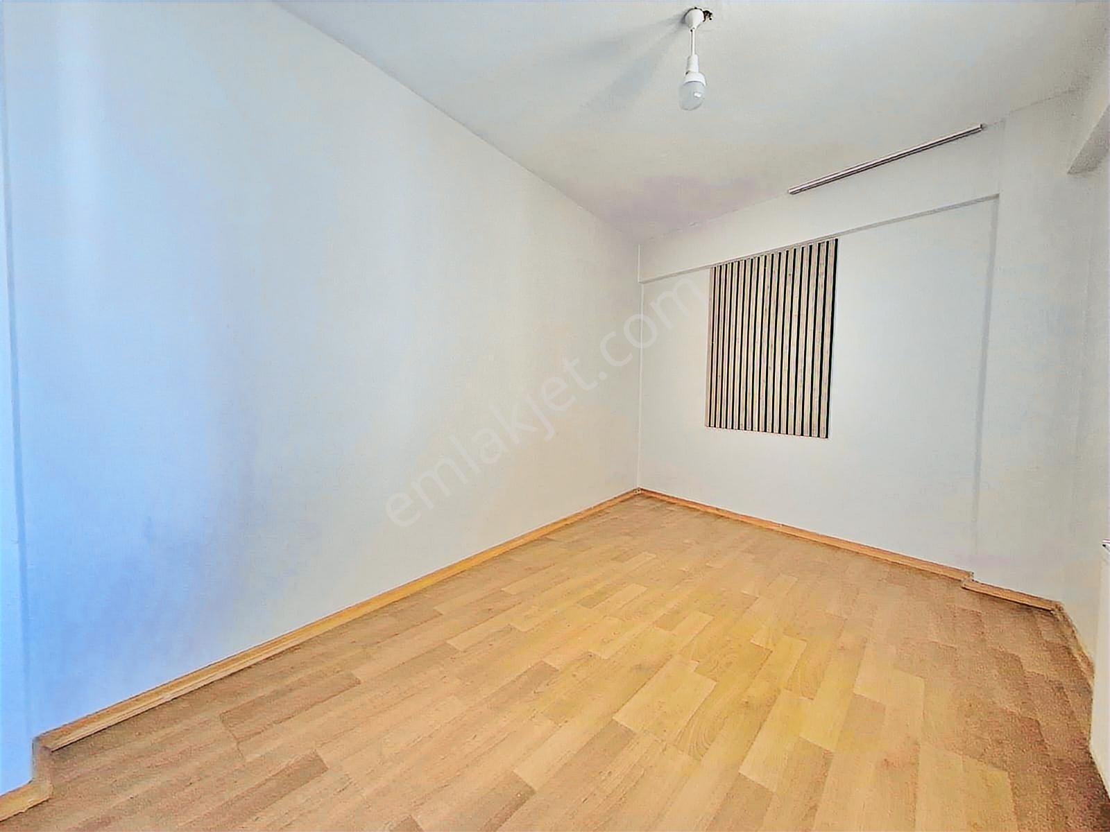 K.yaka Bahariye Sevgi Yolu Üzeri Asansörlü D.gazlı 3+1 150m2 - Görsel 10