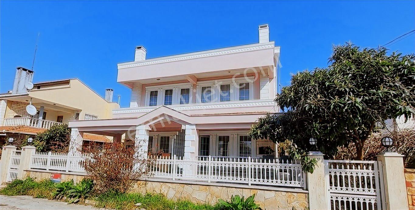 İstanbul Gümüşyaka'da Denize 100 Metre 308m2 Bahçeli İkiz Villa