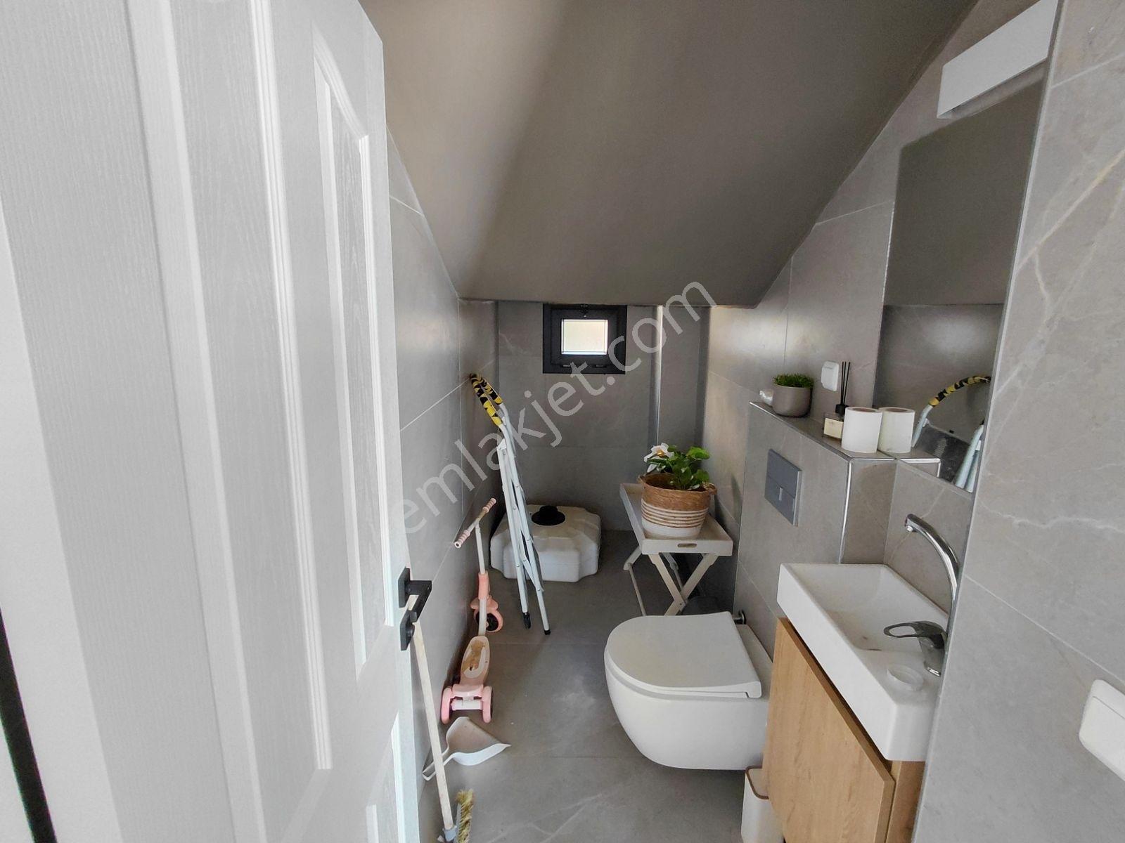 Uğur Emlak'tan Tırtar'da Satılık Havuzlu Full Eşyalı Lüks Villa - Görsel 3