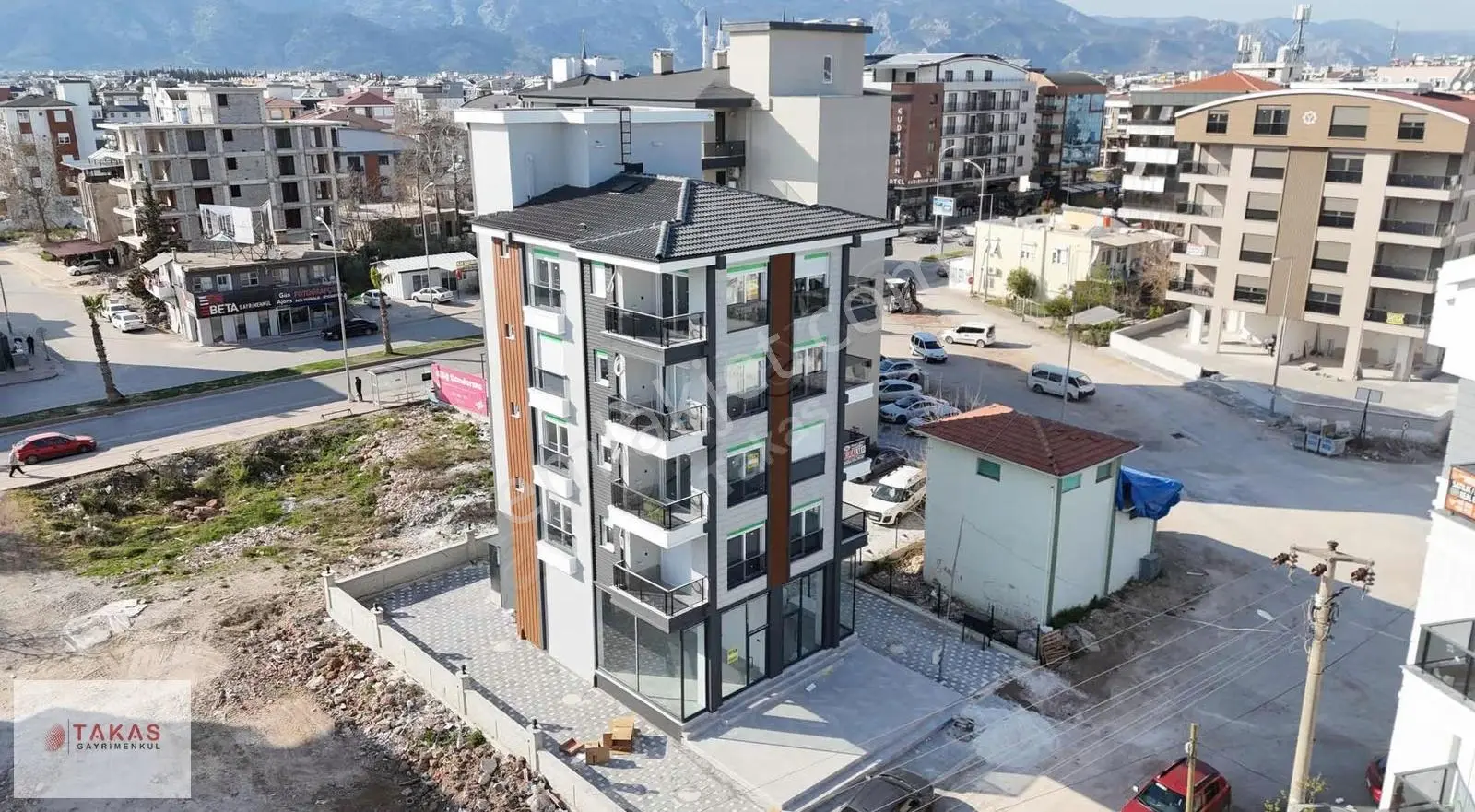 İskanlı Sıfır Merkezi Lokasyon 120m2 Boş Satılık Dükkan